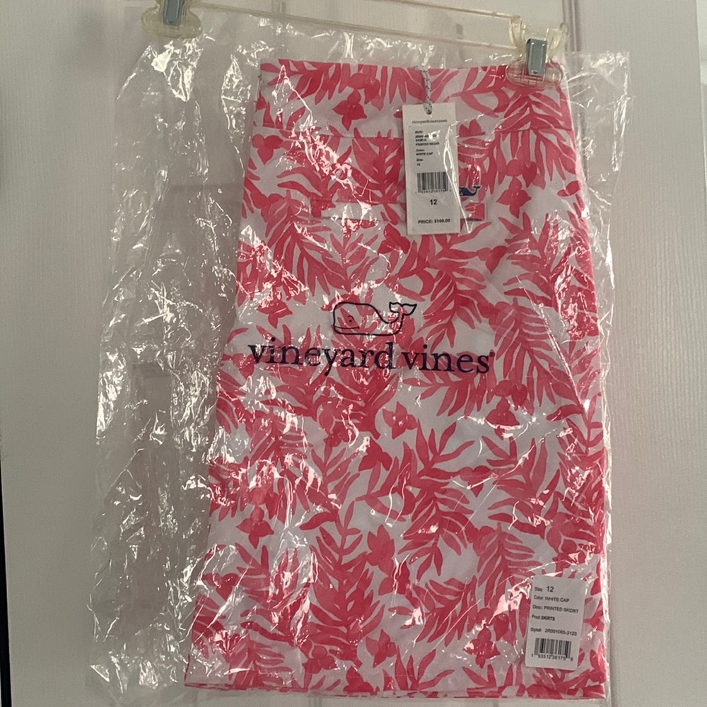 Vineyard vines printed skort new in package missed the return color “white cap”